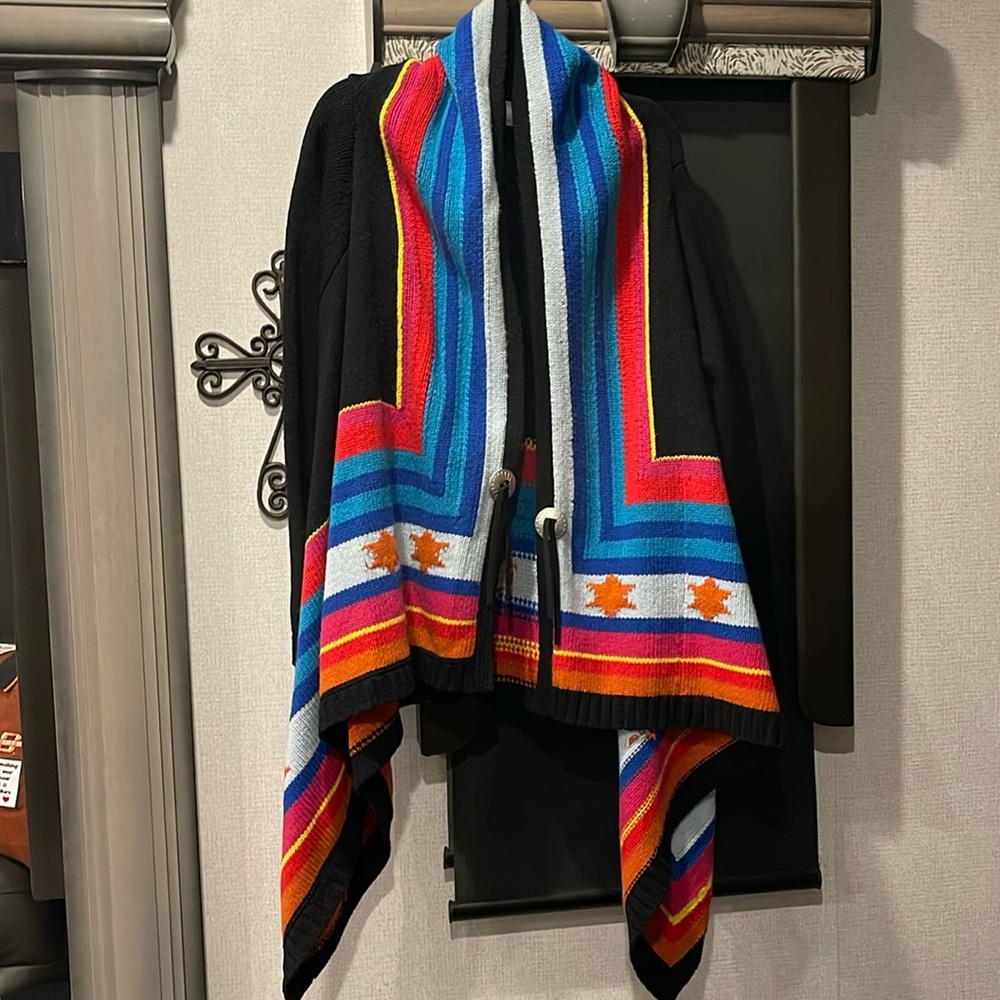 Roja sweater with 2 conches